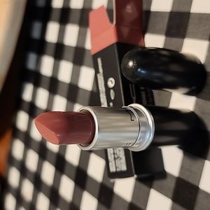 MAC COSMETICS LIPSTICK  *FAUX*
